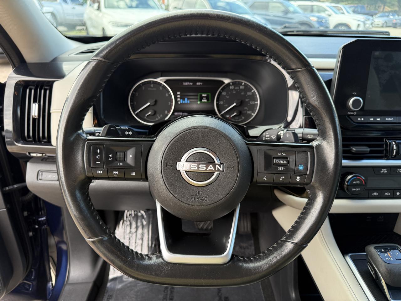 Nissan Pathfinder SV 2022