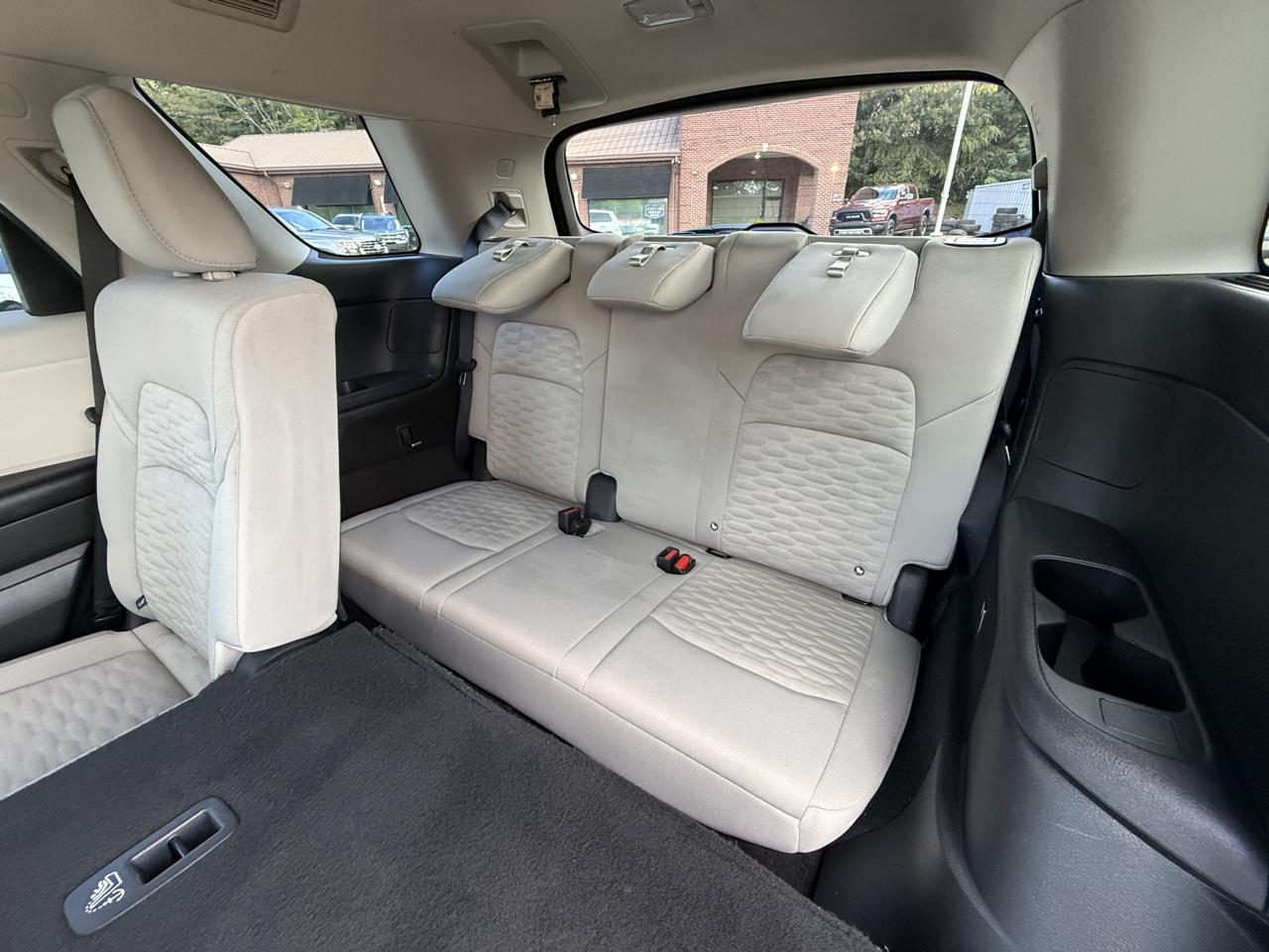 Nissan Pathfinder SV 2022