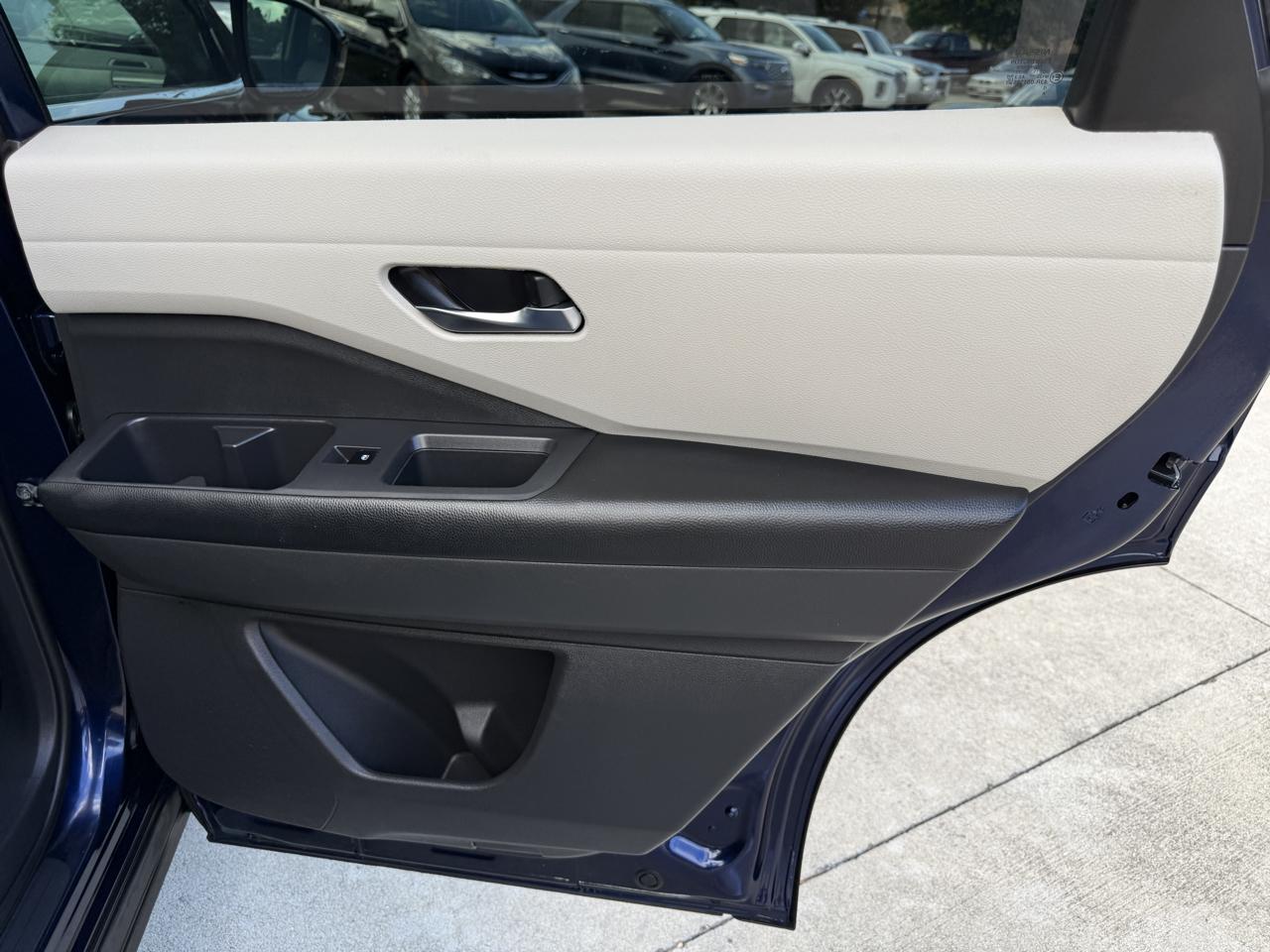 Nissan Pathfinder SV 2022