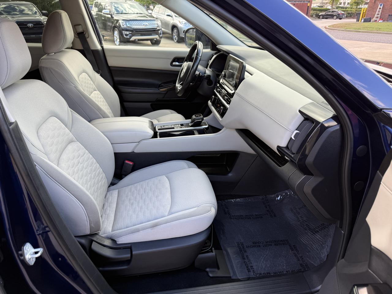 Nissan Pathfinder SV 2022