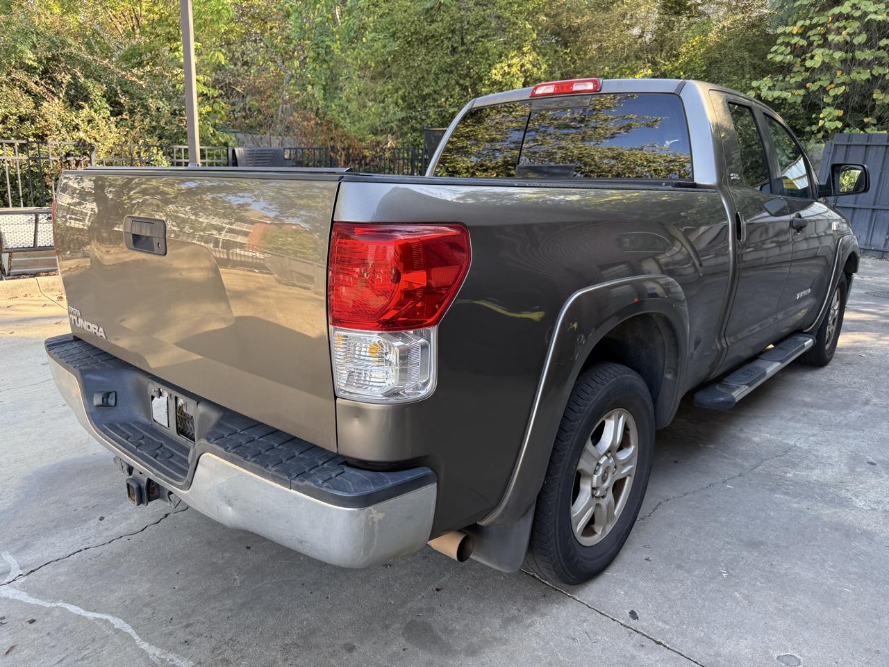 Toyota Tundra Tundra-Grade 5.7L Double Cab 2WD 2011