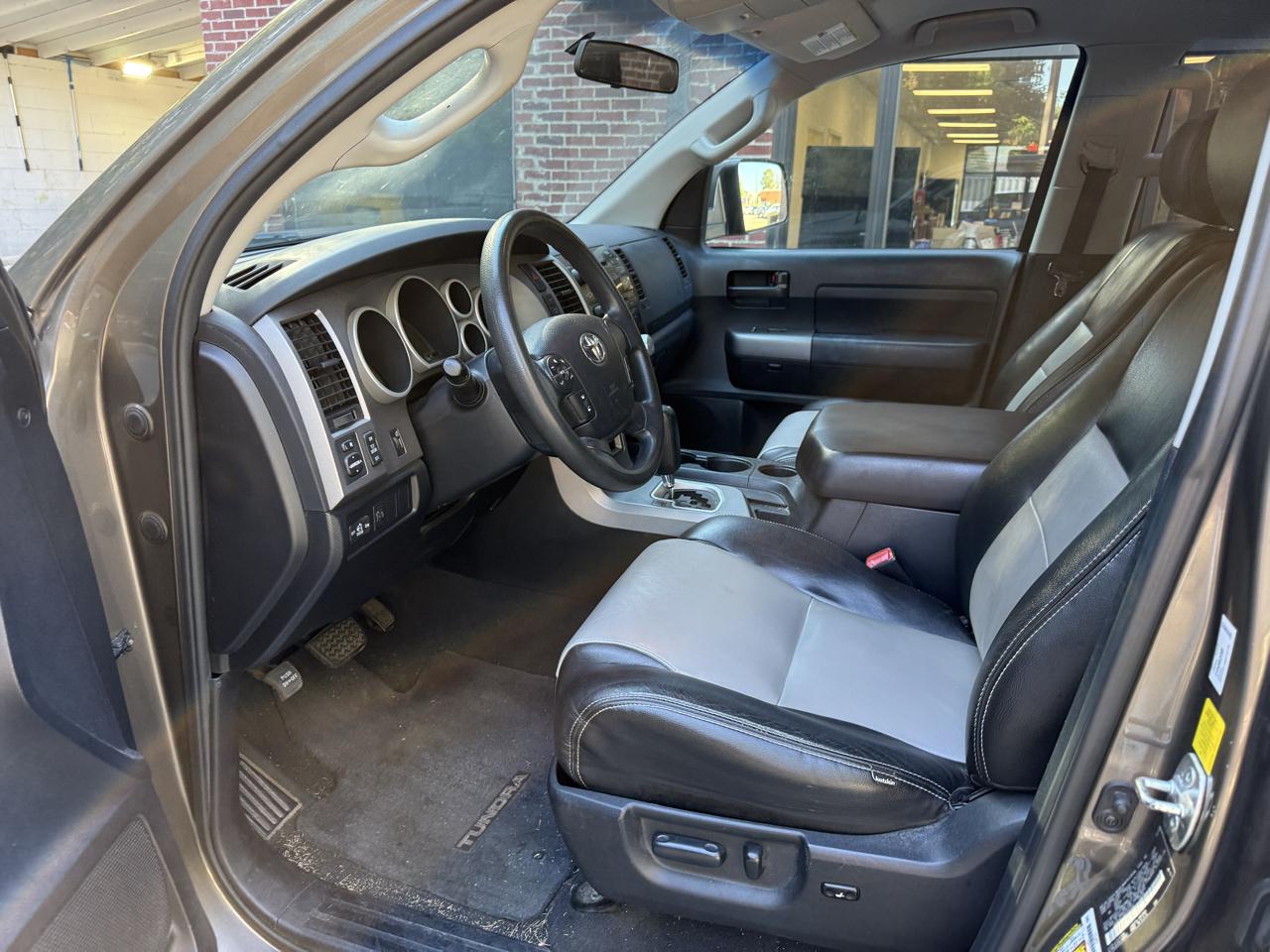 Toyota Tundra Tundra-Grade 5.7L Double Cab 2WD 2011