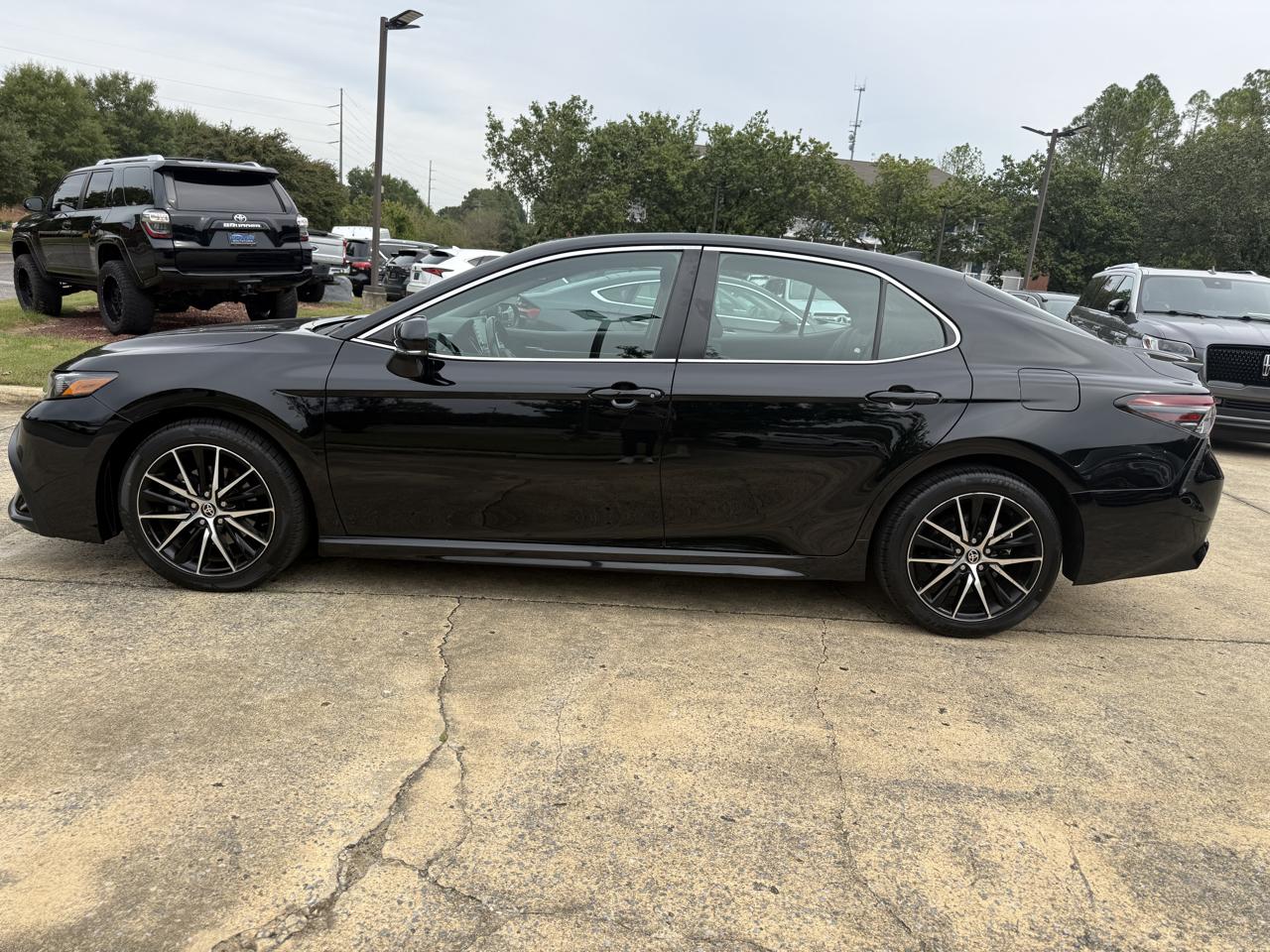 Toyota Camry SE 2023