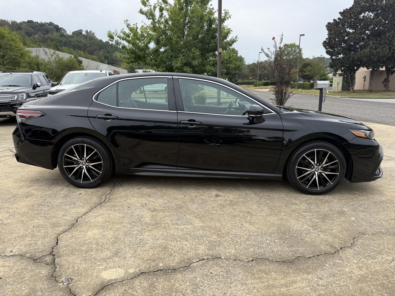 Toyota Camry SE 2023