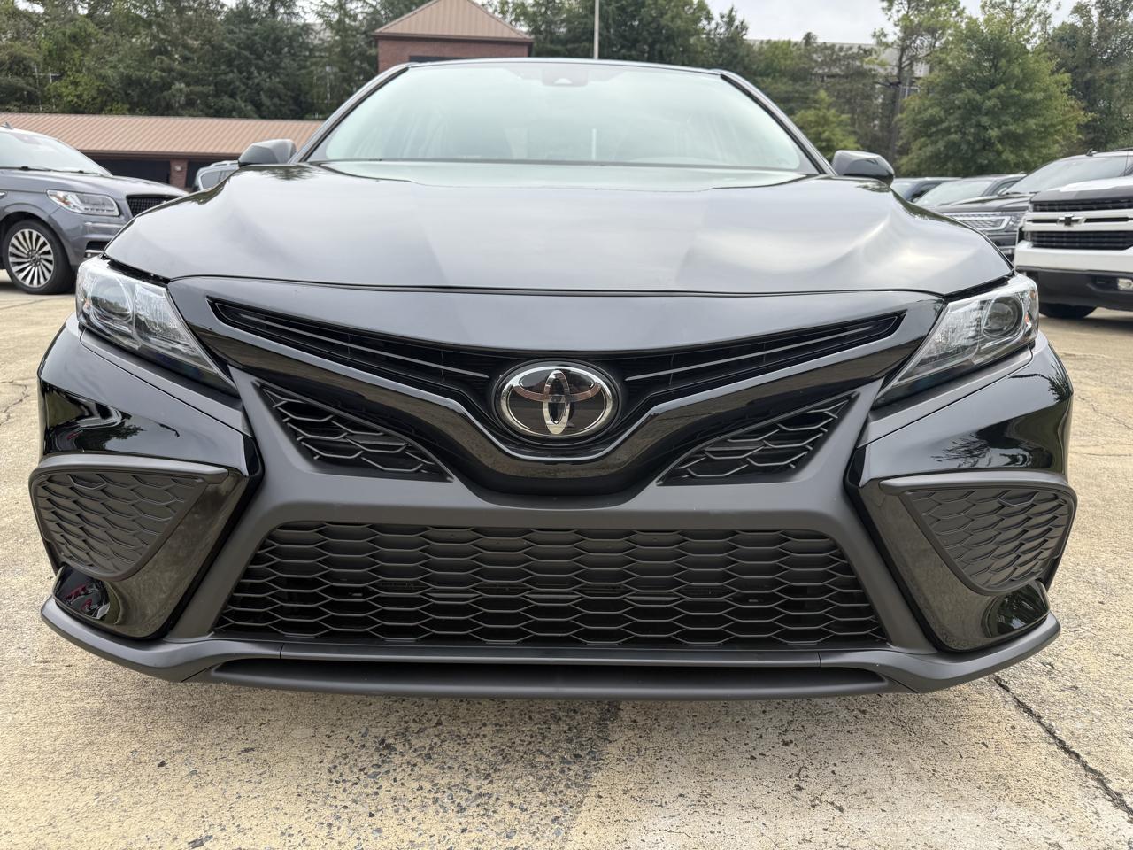 Toyota Camry SE 2023