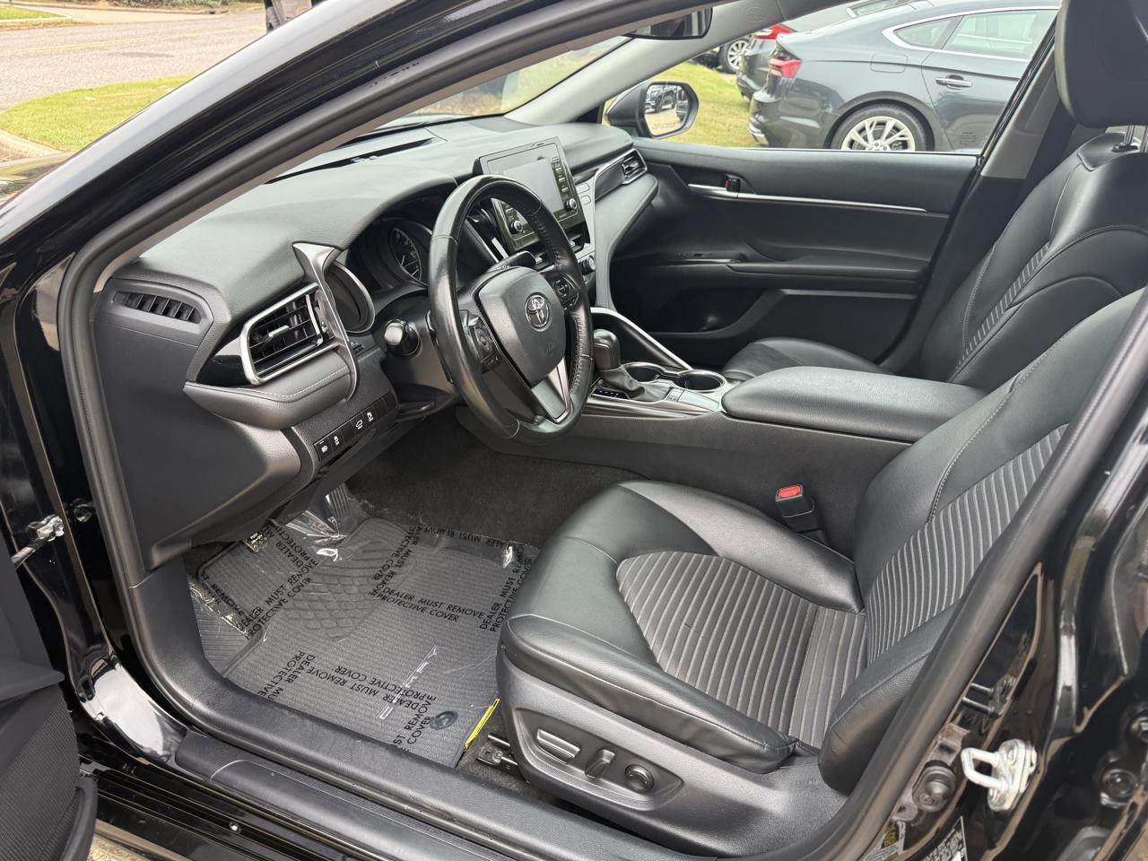 Toyota Camry SE 2023