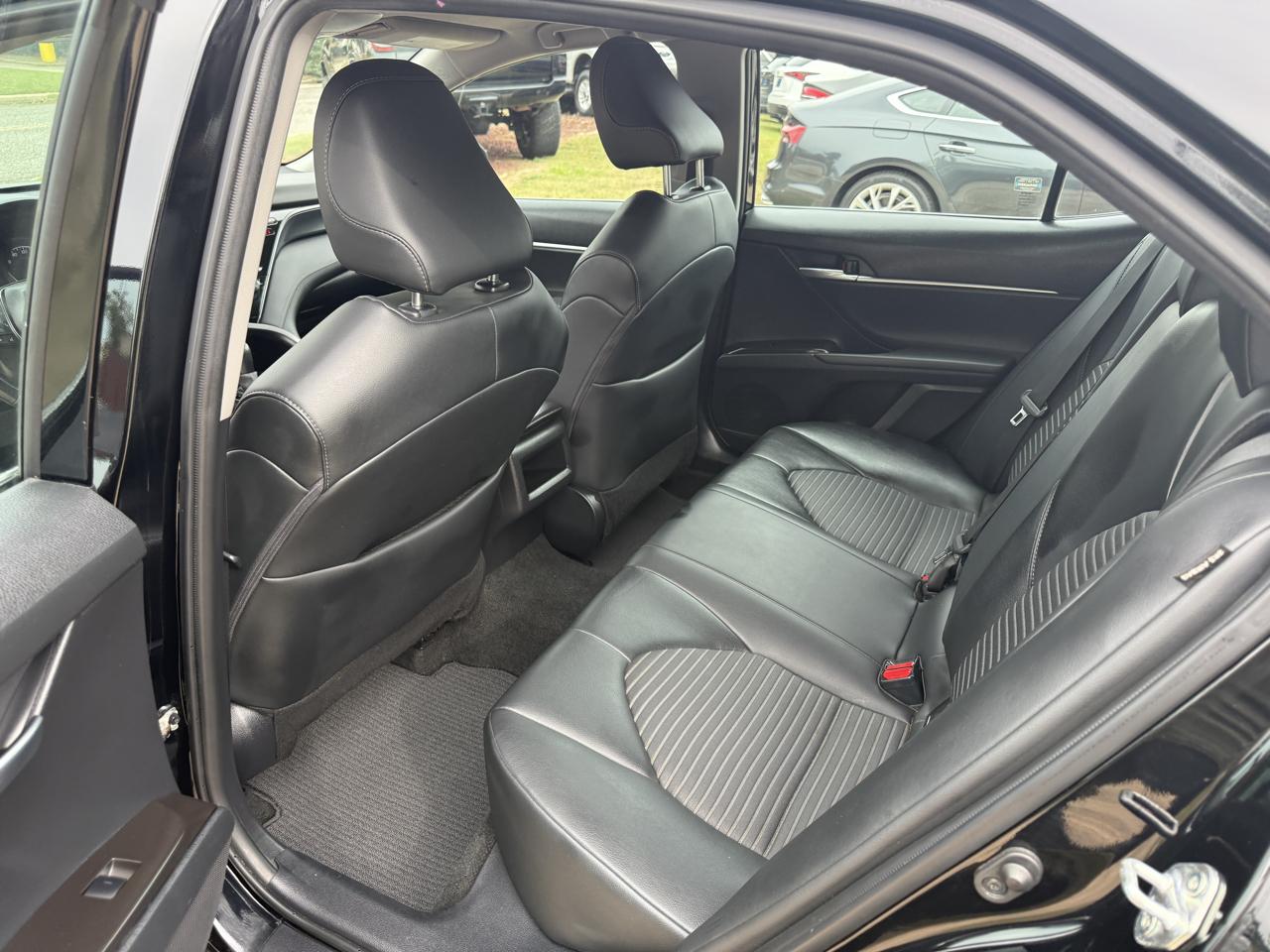 Toyota Camry SE 2023