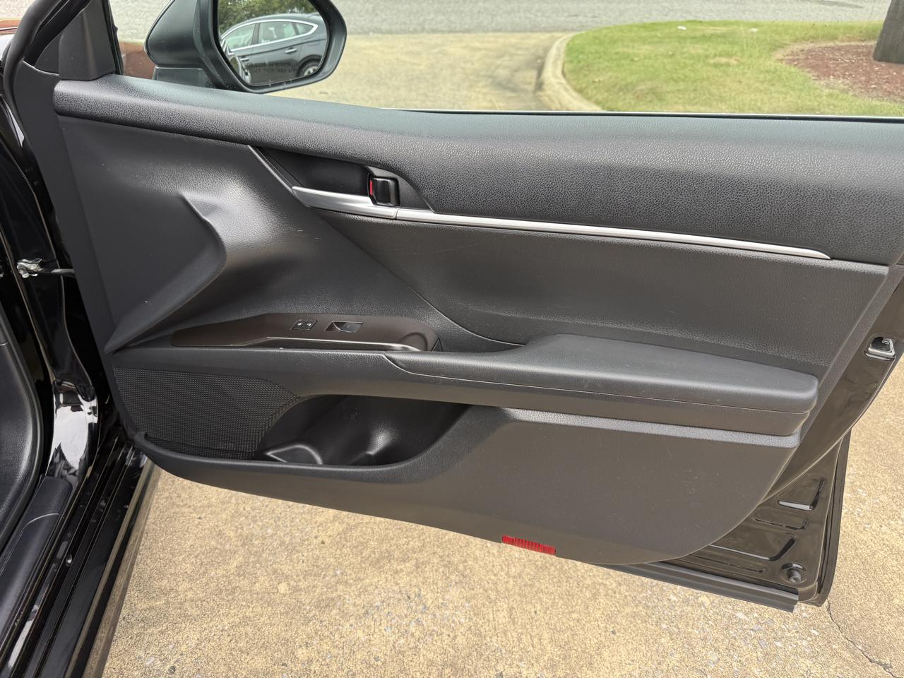 Toyota Camry SE 2023