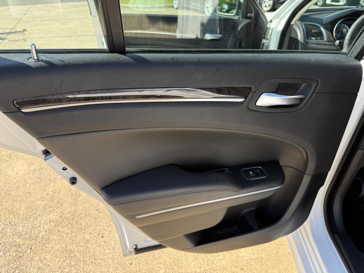 Chrysler 300 Touring L 2023