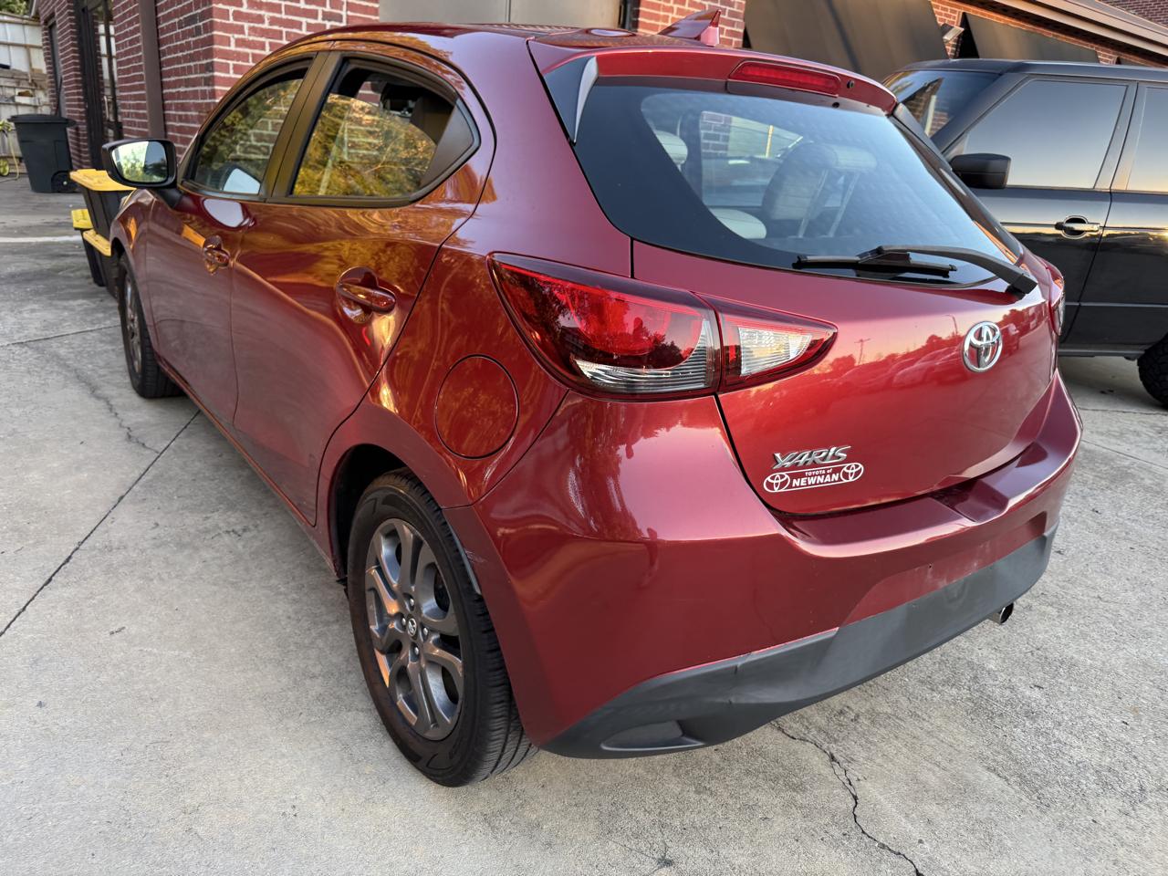 Toyota Yaris LE Hatchback 2020