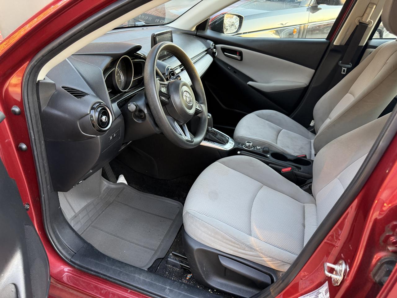 Toyota Yaris LE Hatchback 2020