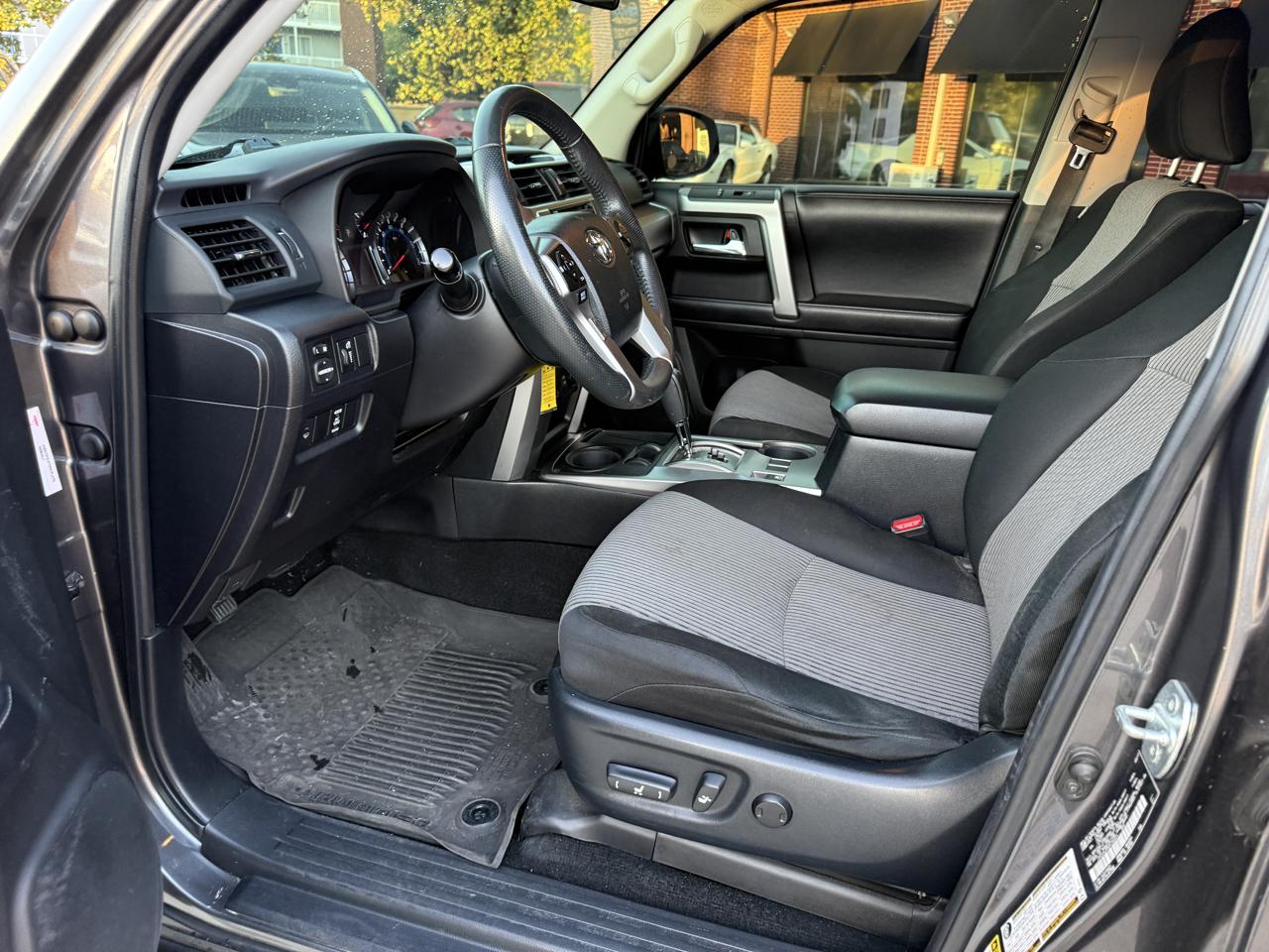 Toyota 4Runner SR5 2WD 2017