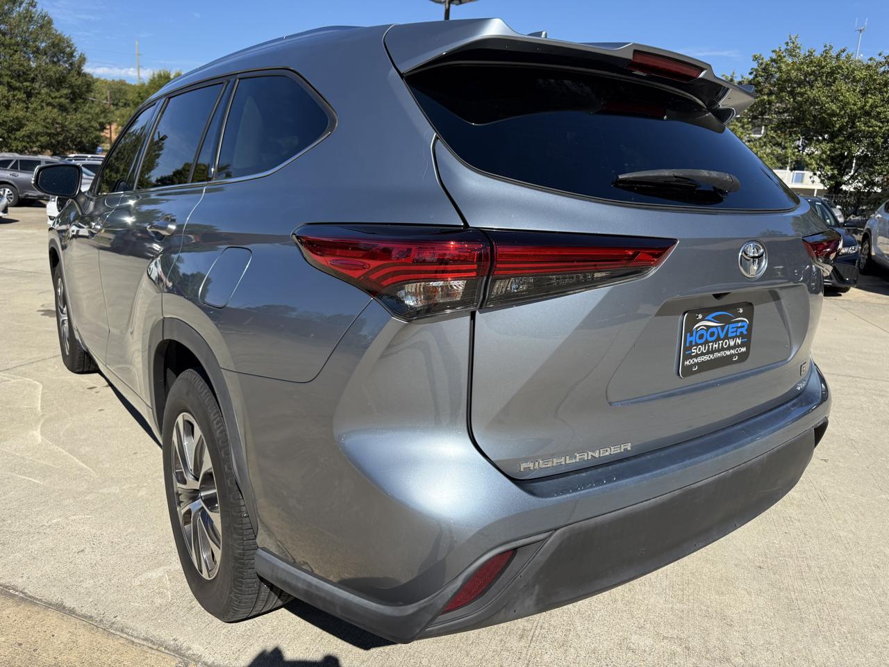 Toyota Highlander XLE FWD V6 2021