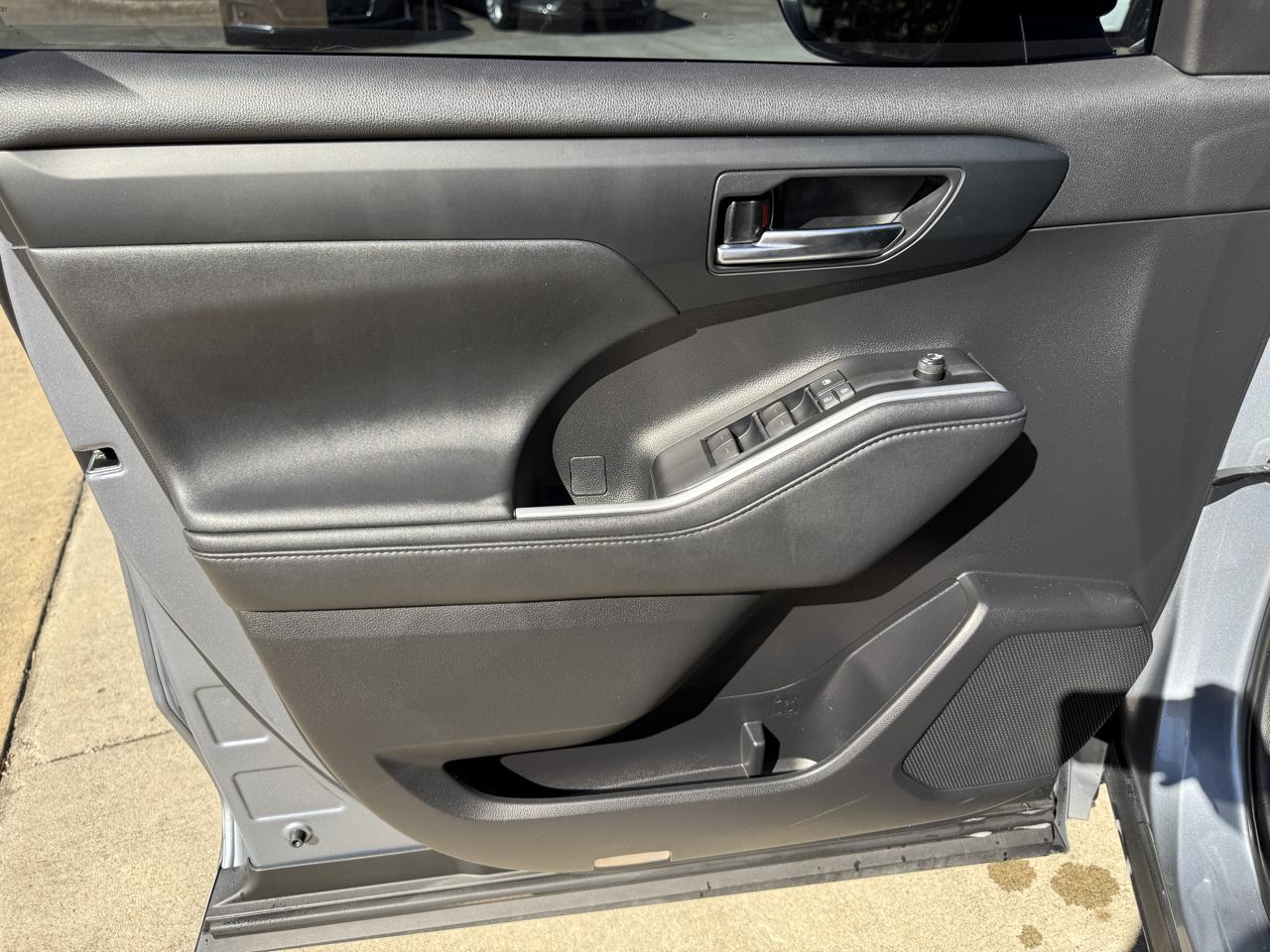 Toyota Highlander XLE FWD V6 2021