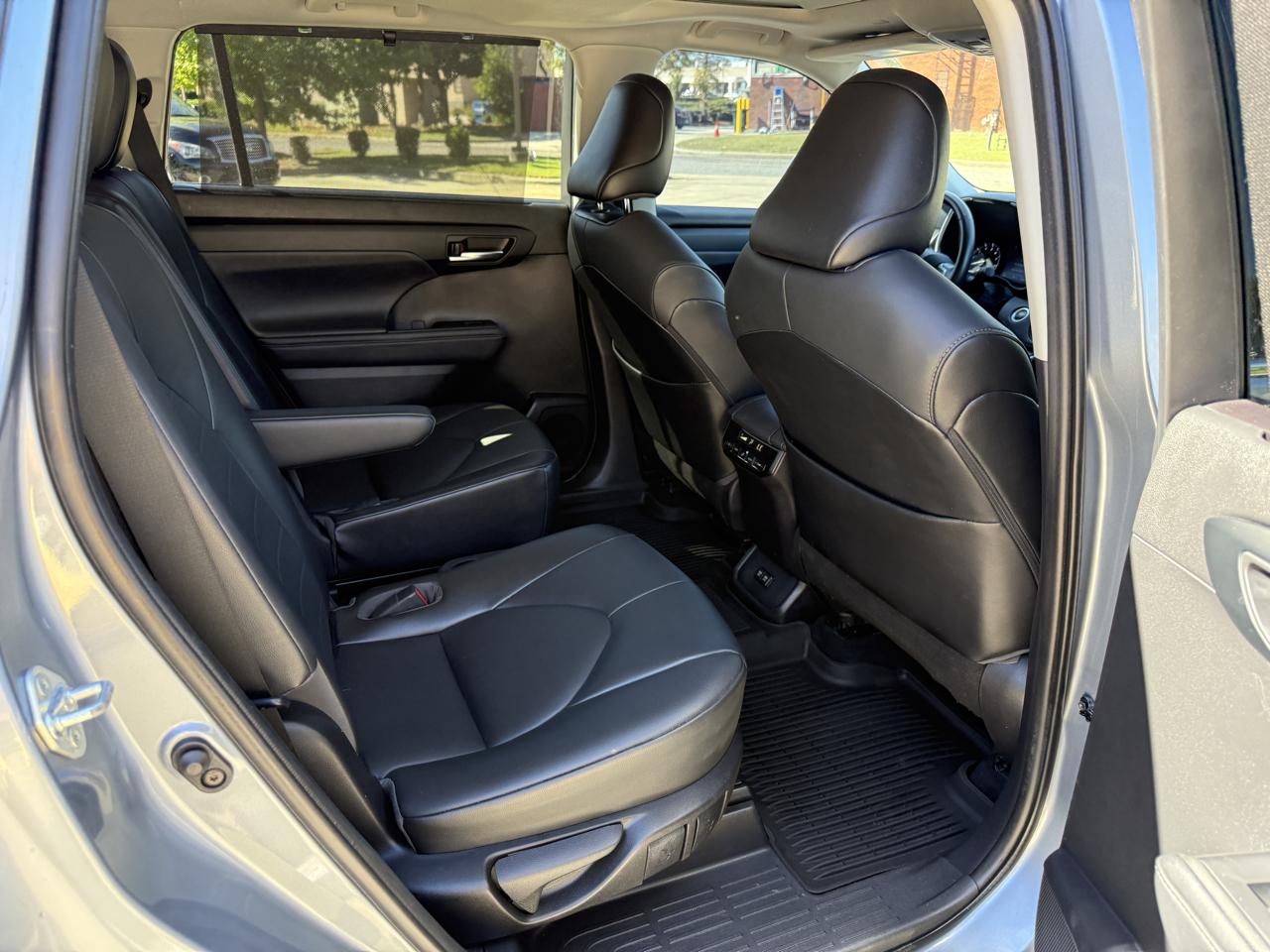 Toyota Highlander XLE FWD V6 2021