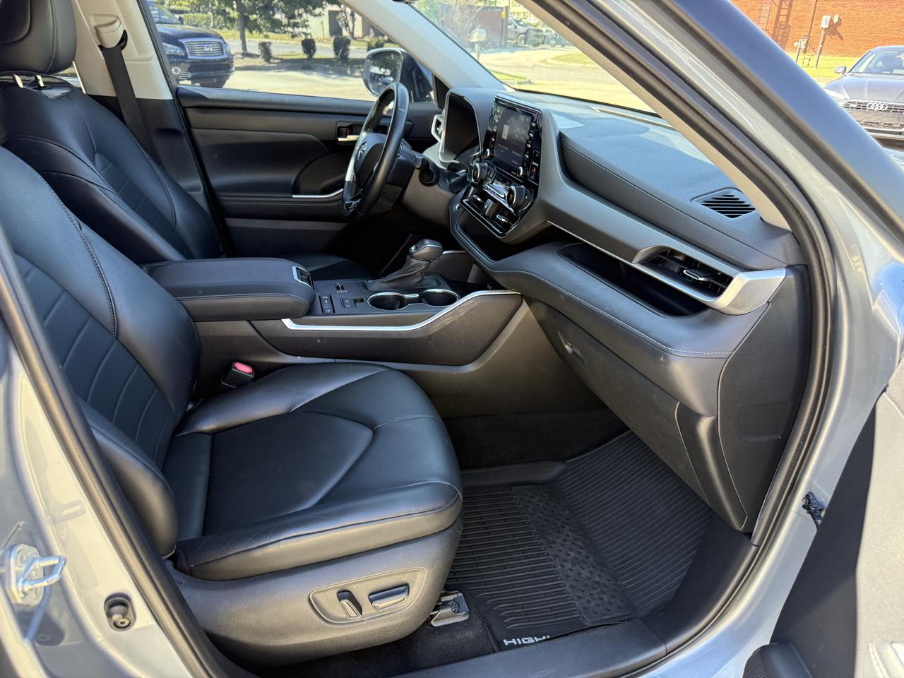 Toyota Highlander XLE FWD V6 2021