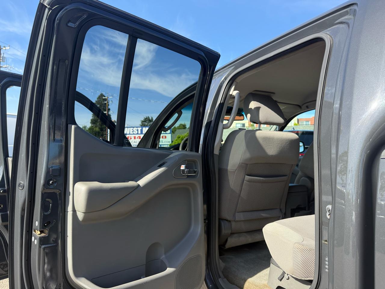 Nissan Frontier  2011