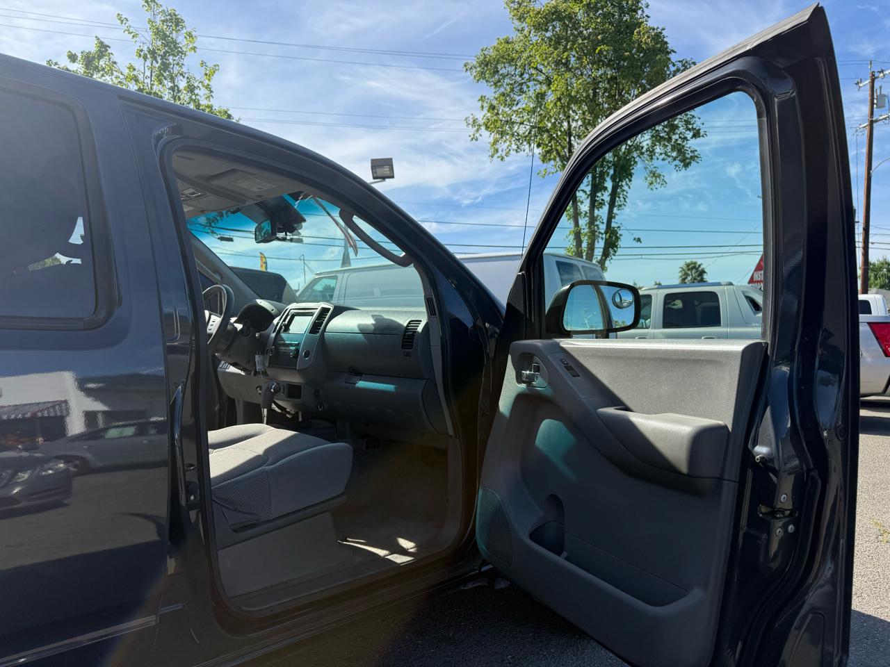 Nissan Frontier  2011