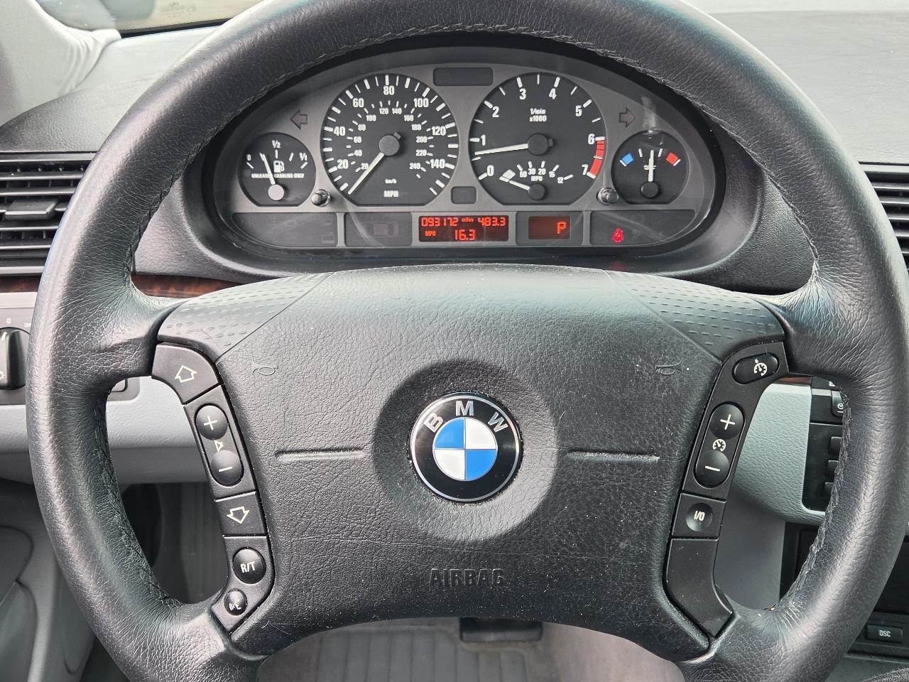 BMW 3 Series  2002