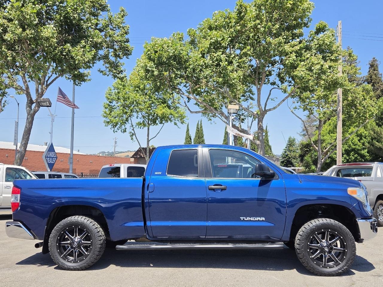Toyota Tundra  2014
