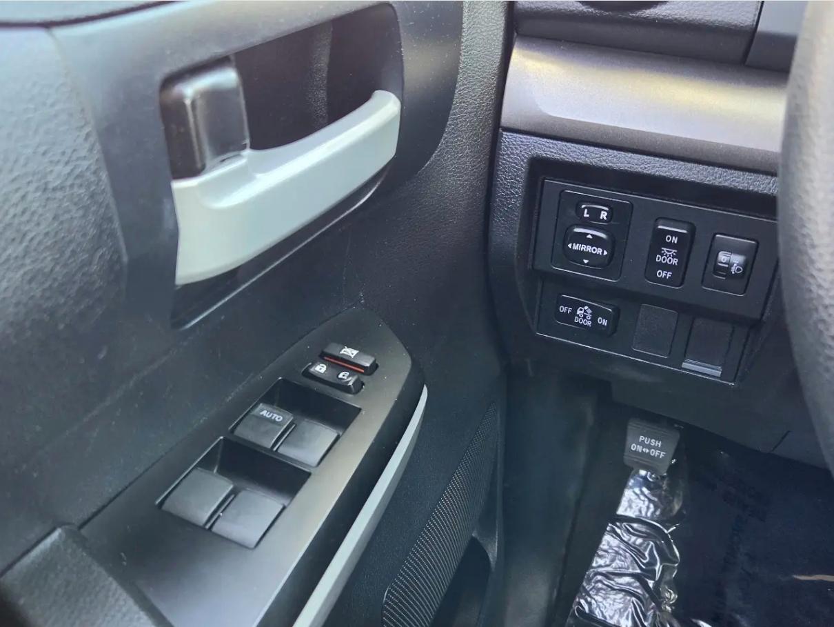 Toyota Tundra  2014