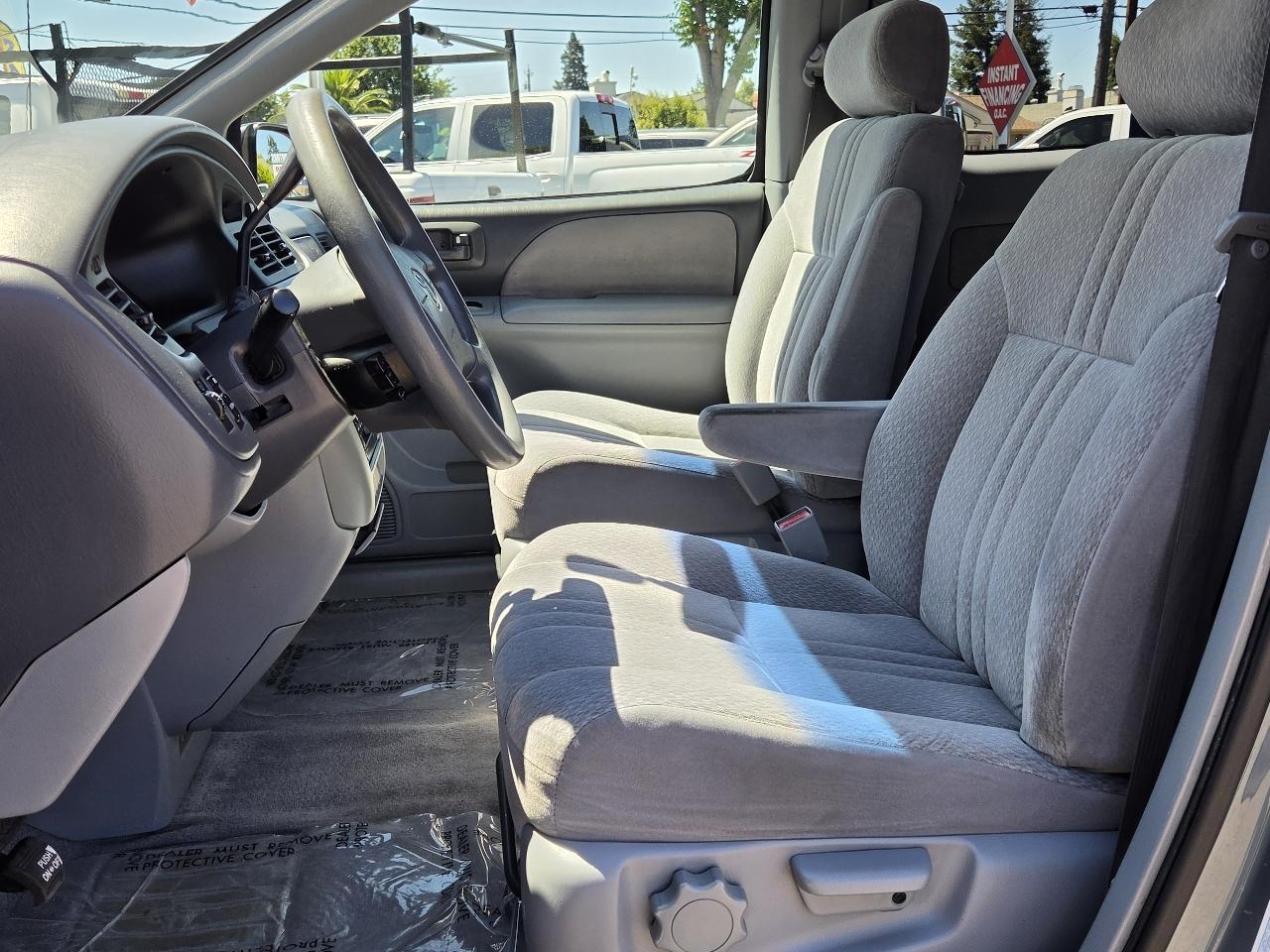 Toyota Sienna  2003