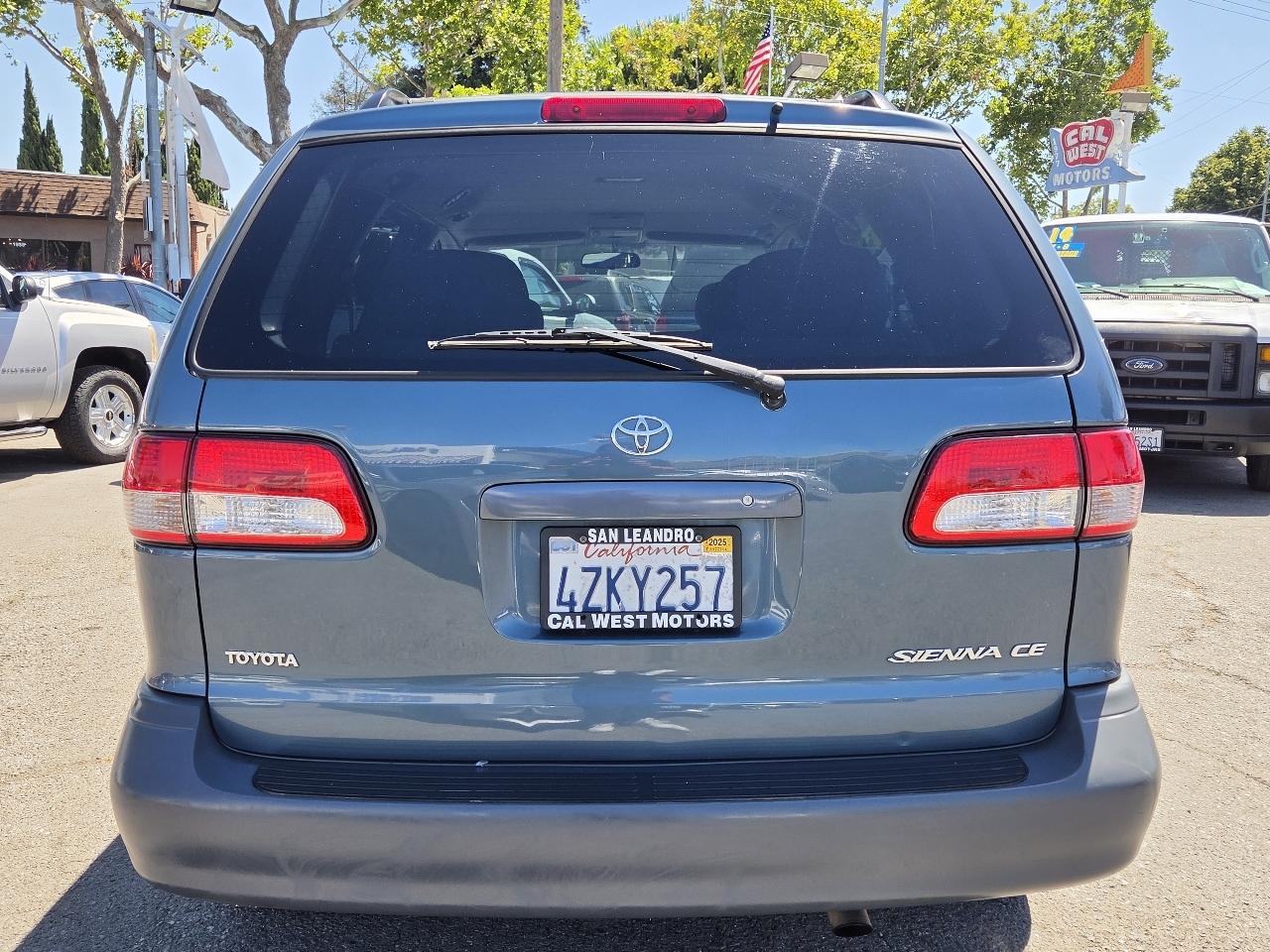 Toyota Sienna  2003