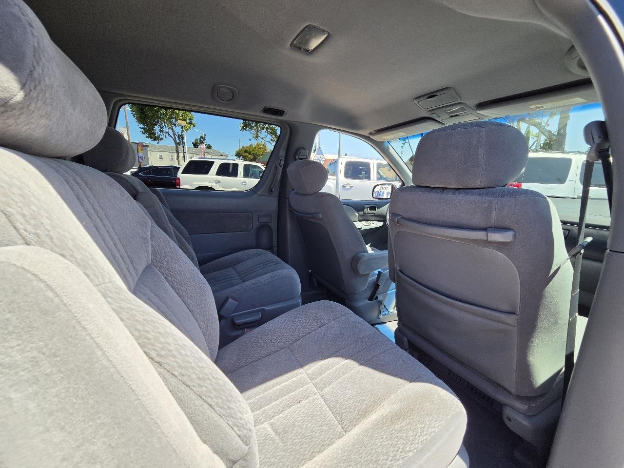 Toyota Sienna  2003