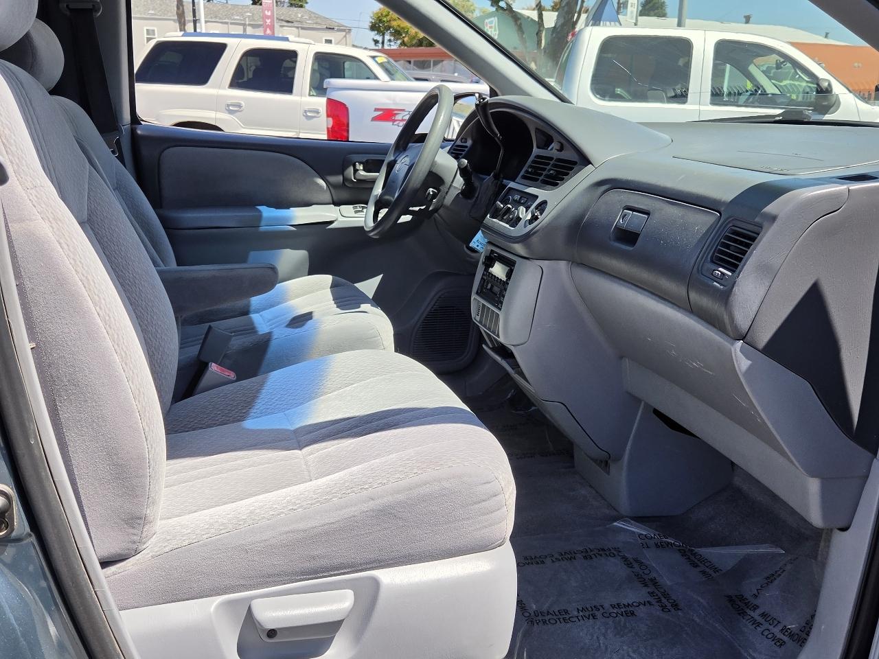Toyota Sienna  2003