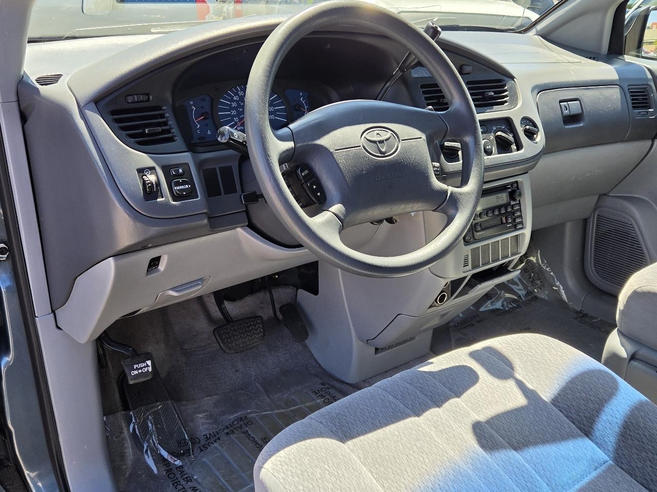 Toyota Sienna  2003