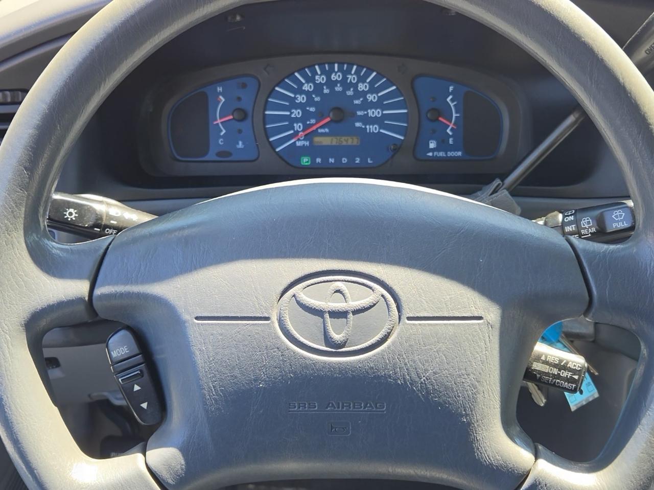 Toyota Sienna  2003