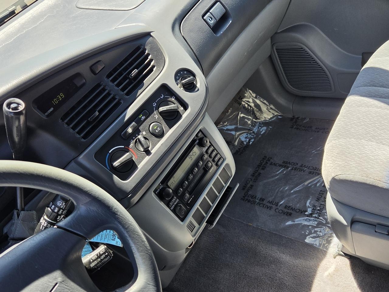 Toyota Sienna  2003