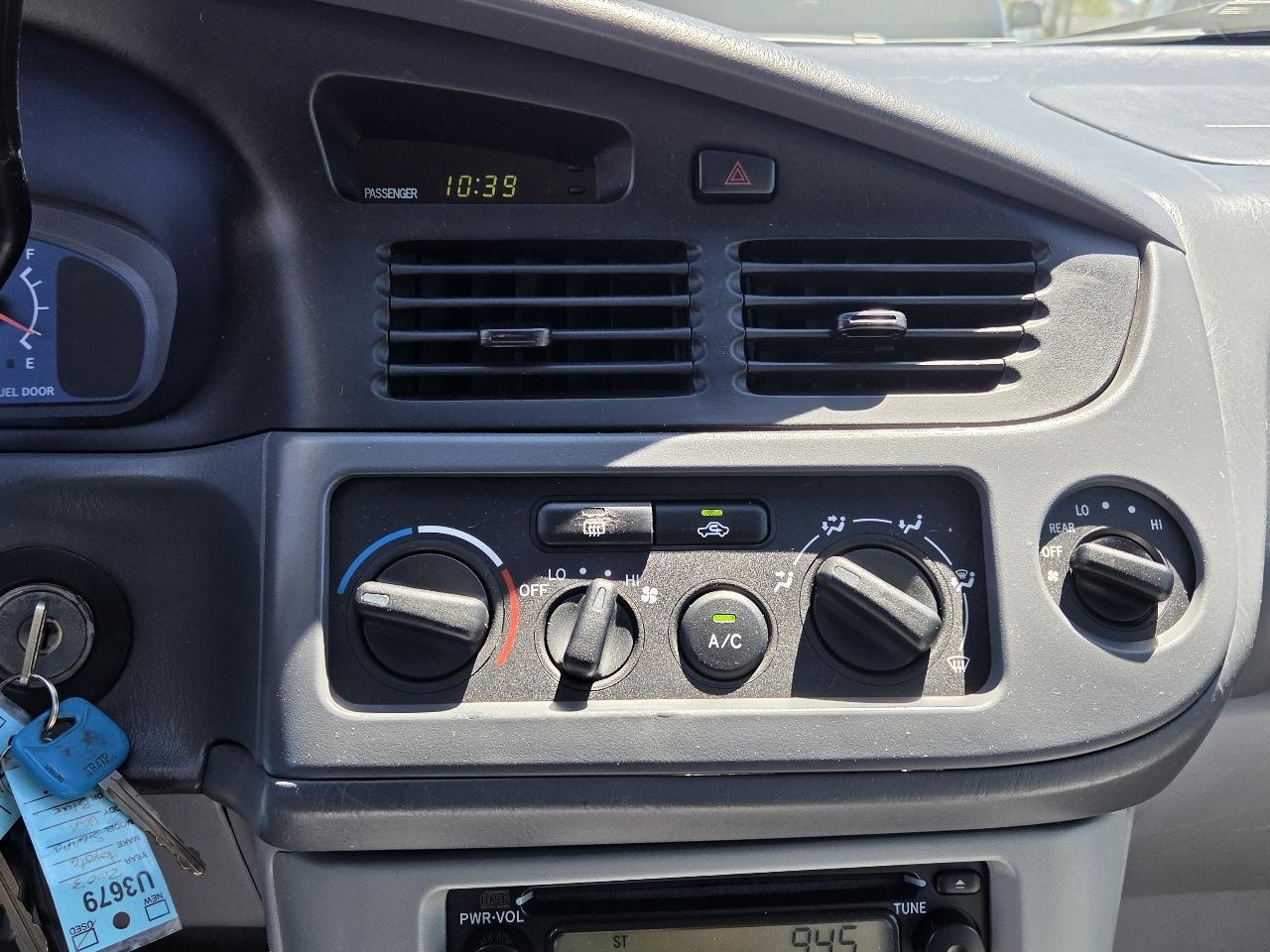 Toyota Sienna  2003