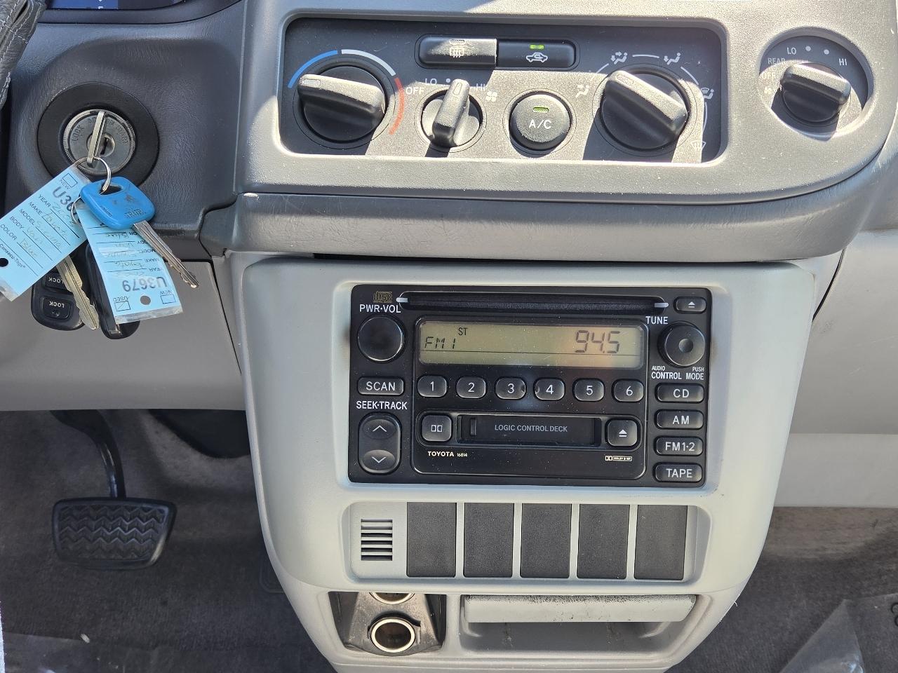 Toyota Sienna  2003