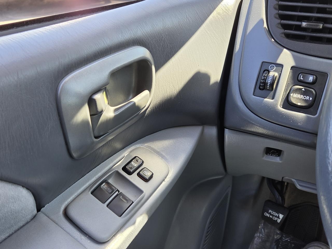 Toyota Sienna  2003