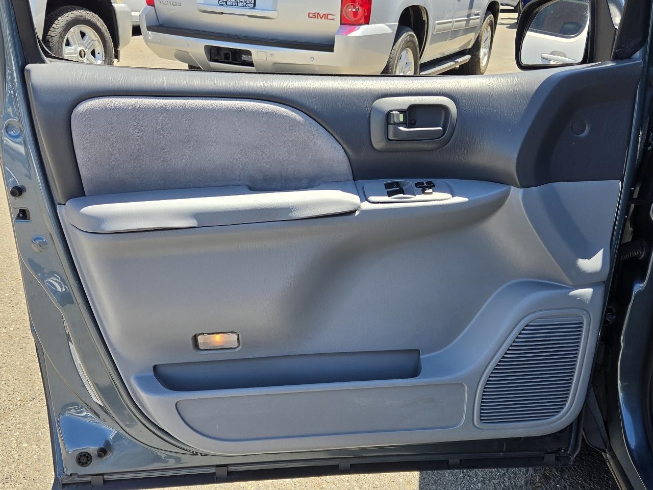 Toyota Sienna  2003