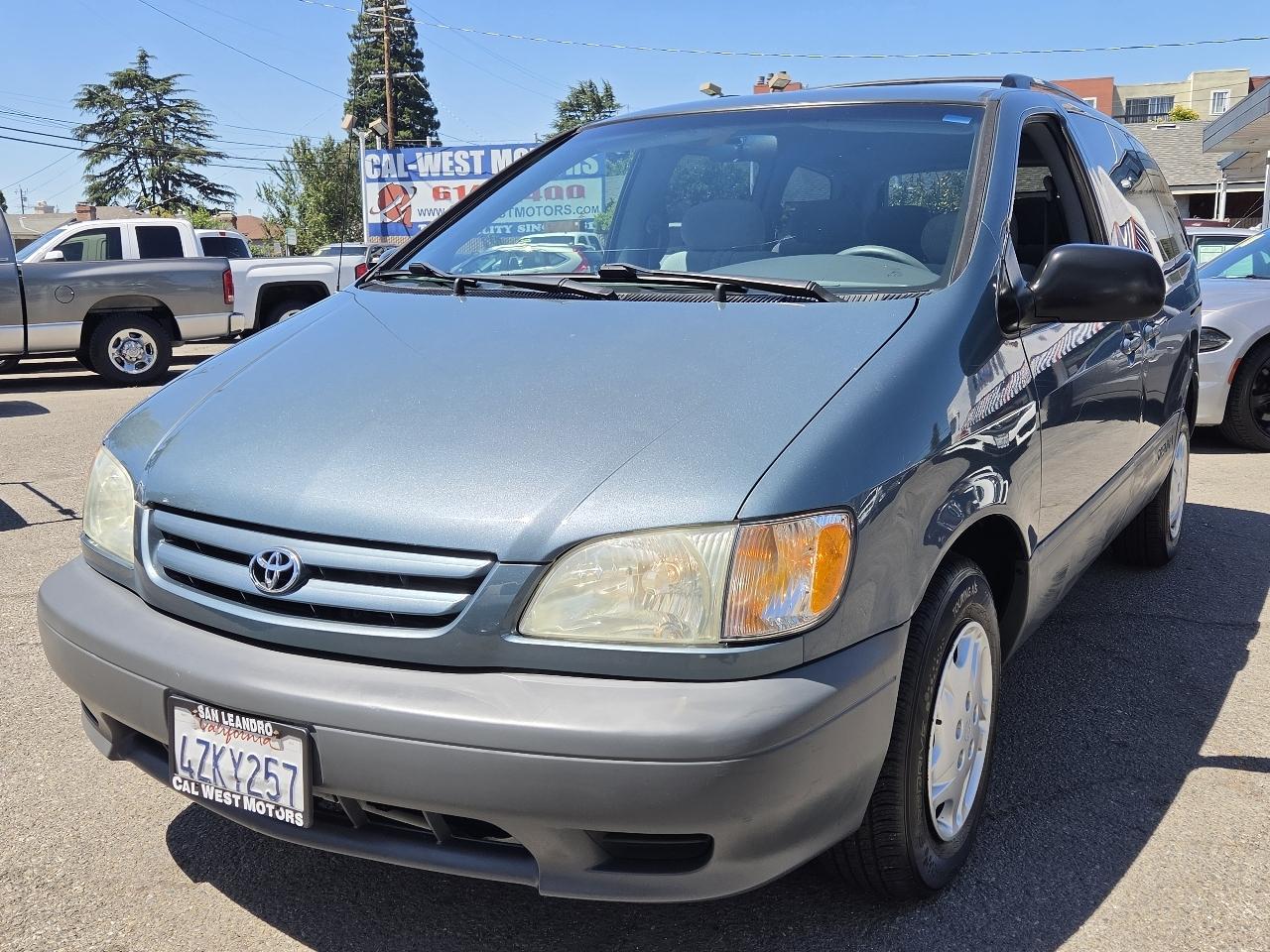 Toyota Sienna  2003
