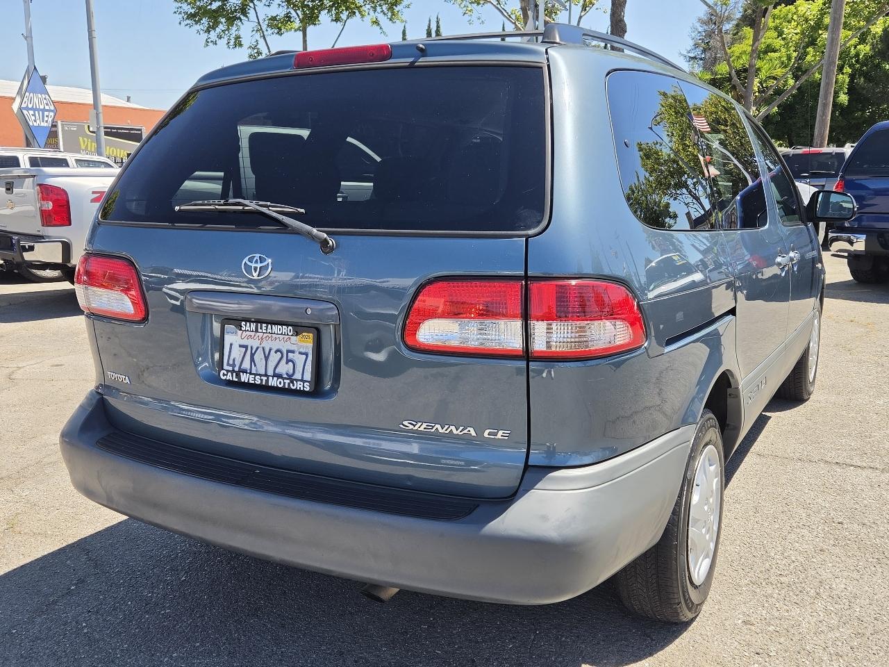 Toyota Sienna  2003