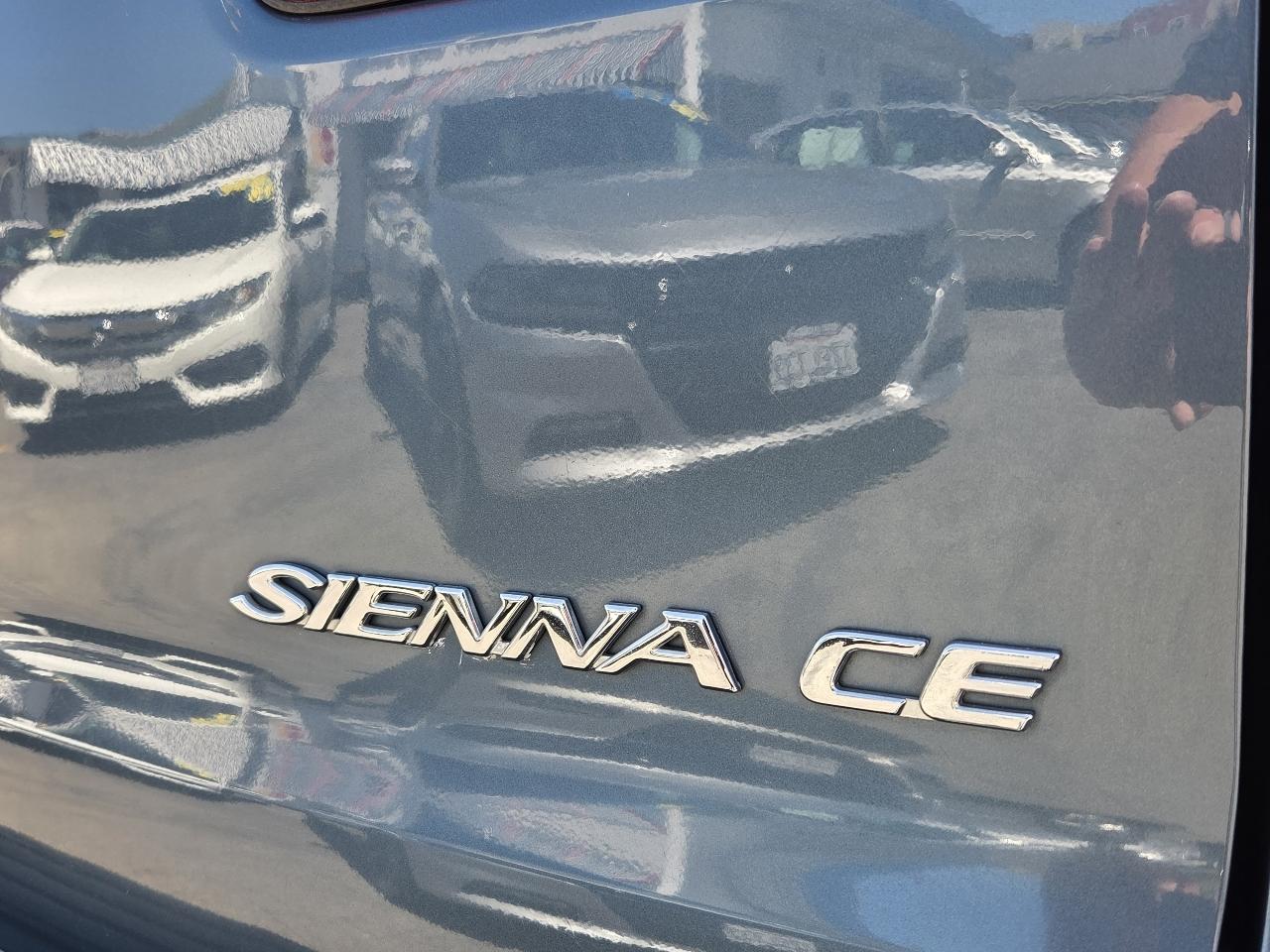 Toyota Sienna  2003