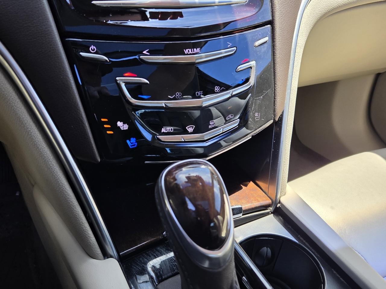 Cadillac XTS  2013