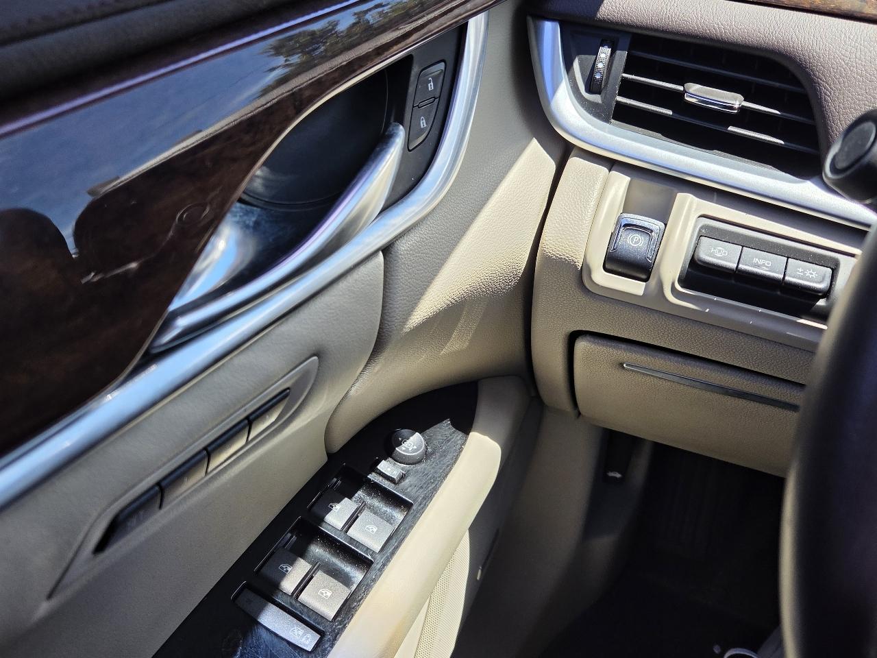 Cadillac XTS  2013