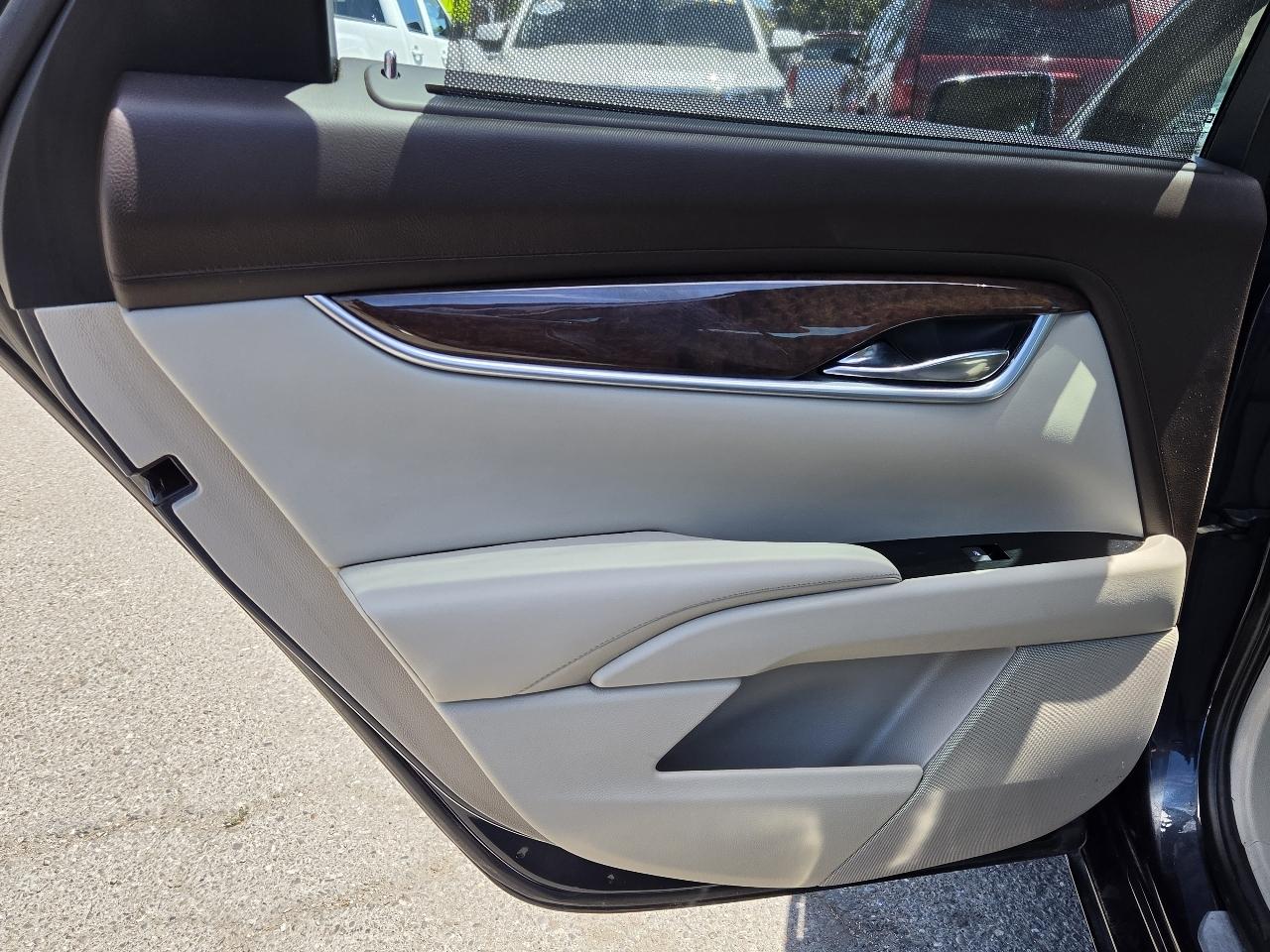 Cadillac XTS  2013