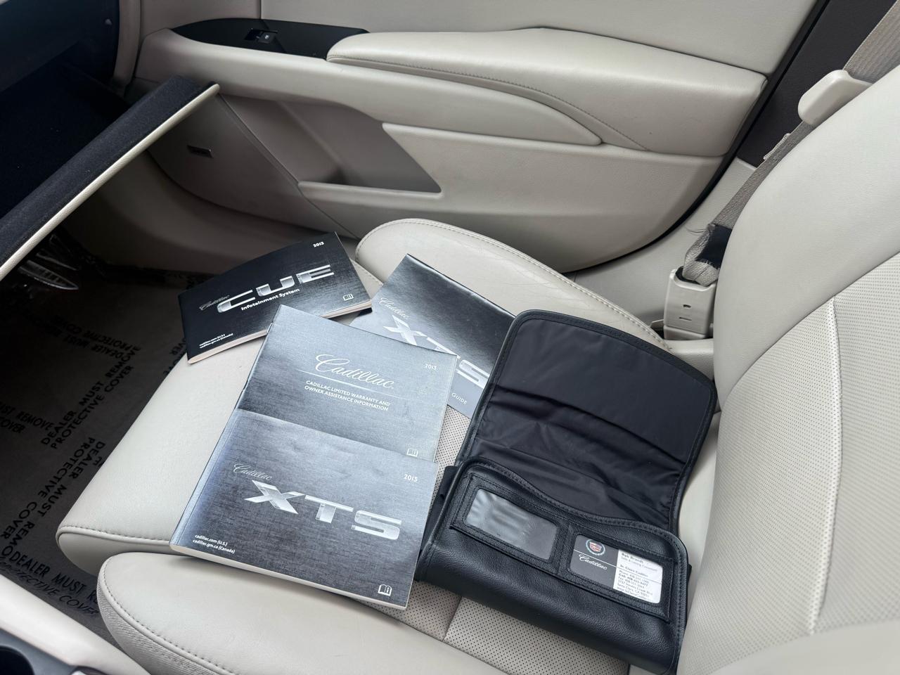Cadillac XTS  2013