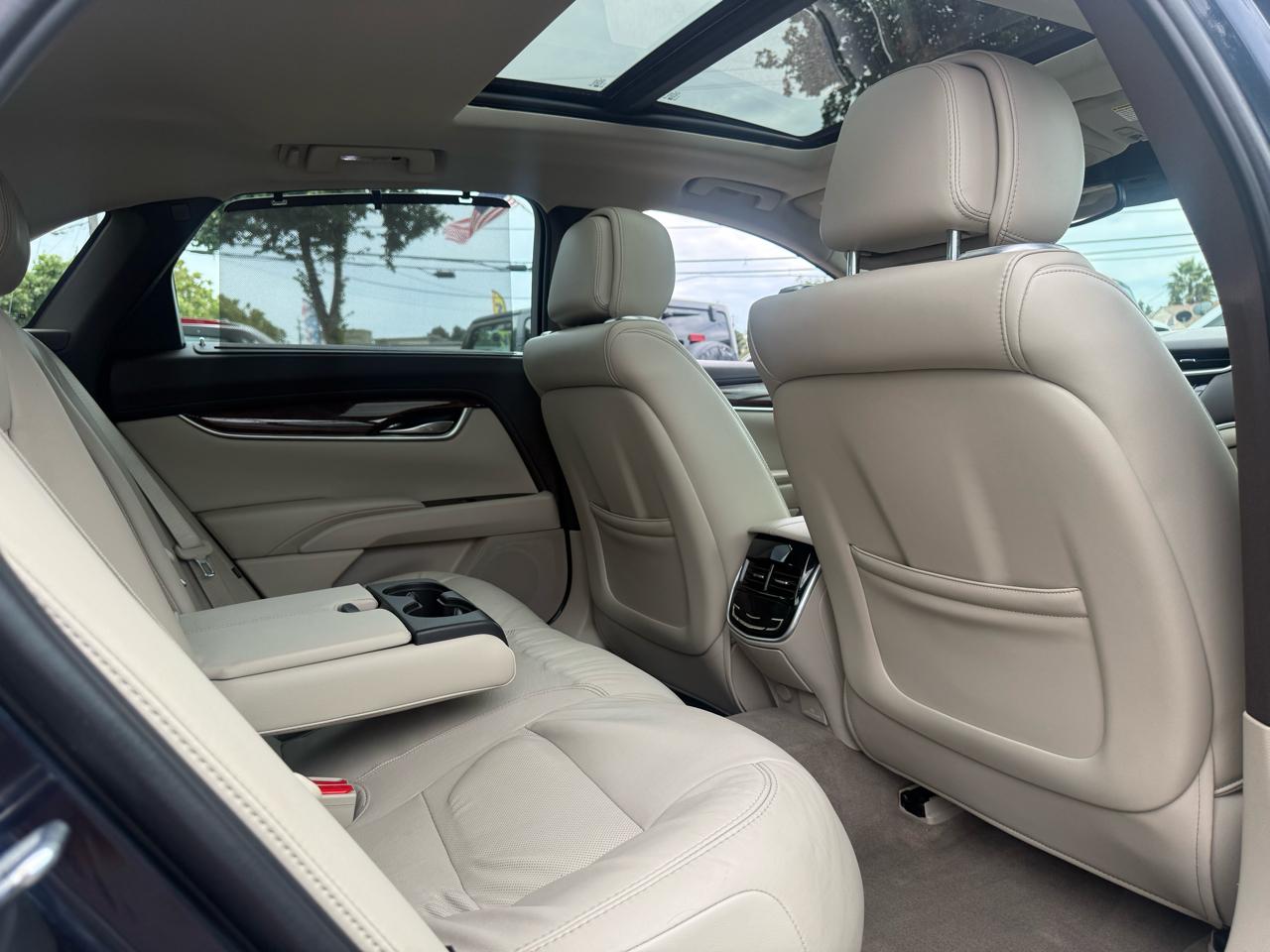 Cadillac XTS  2013