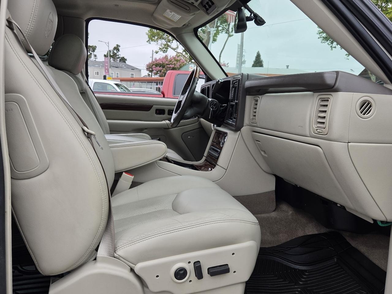 Cadillac Escalade  2004