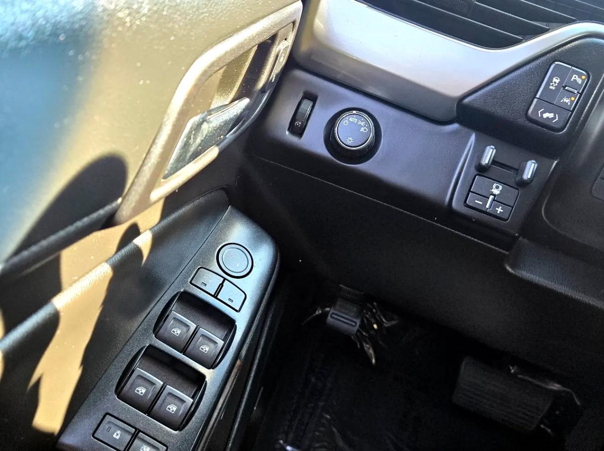 Chevrolet Suburban  2017