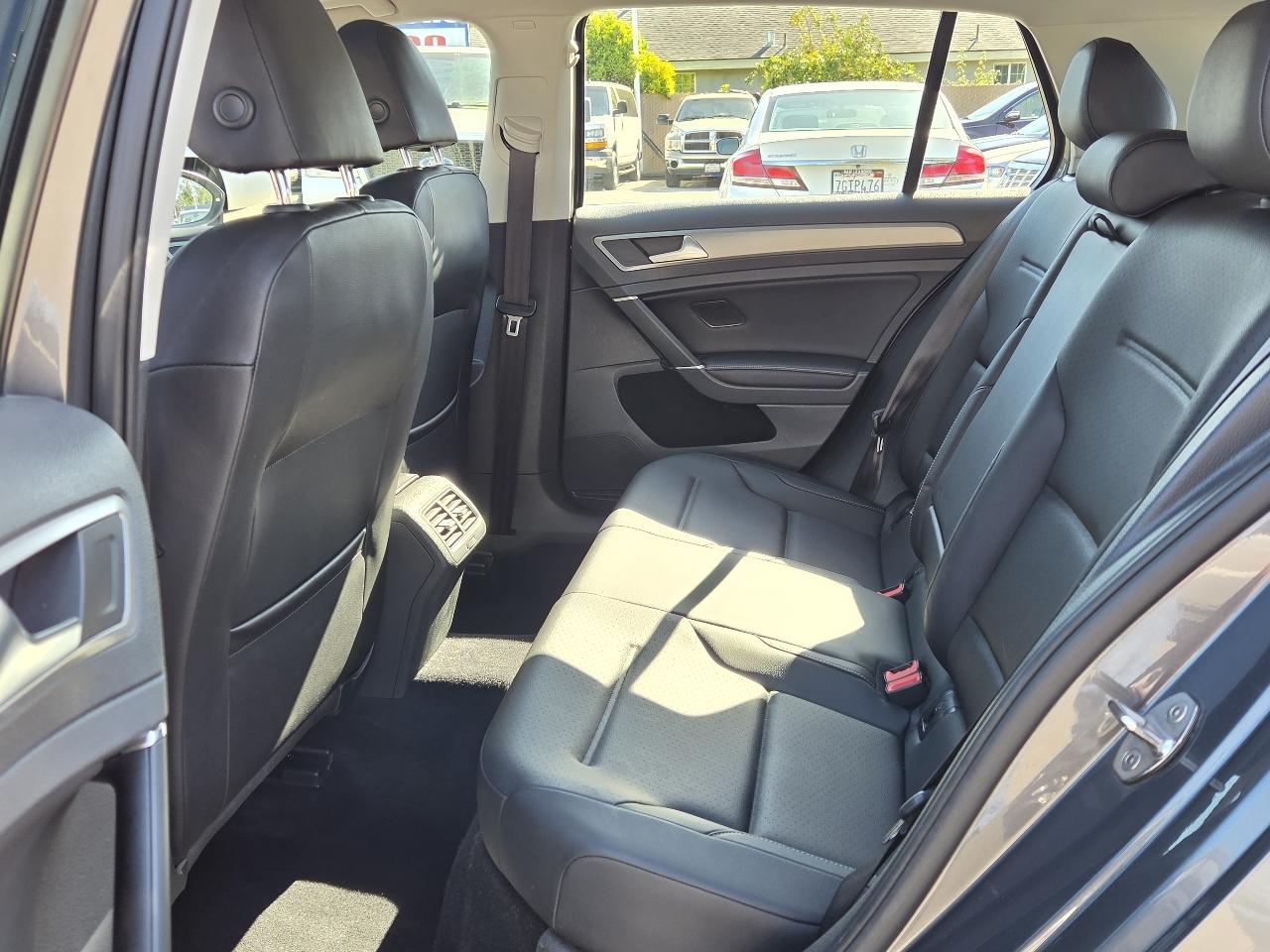 Volkswagen Golf  2017