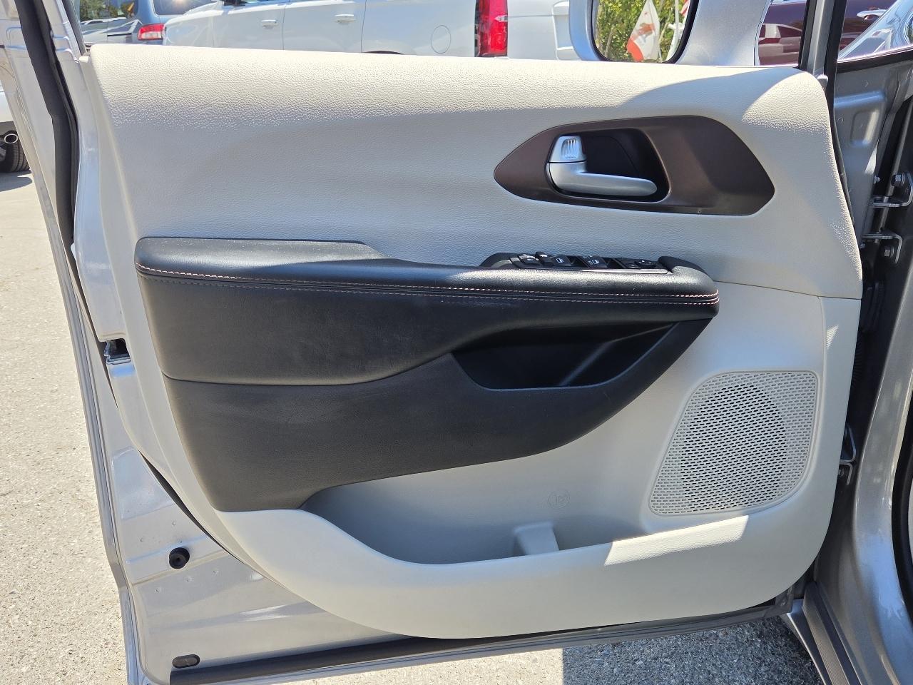 Chrysler Pacifica  2017