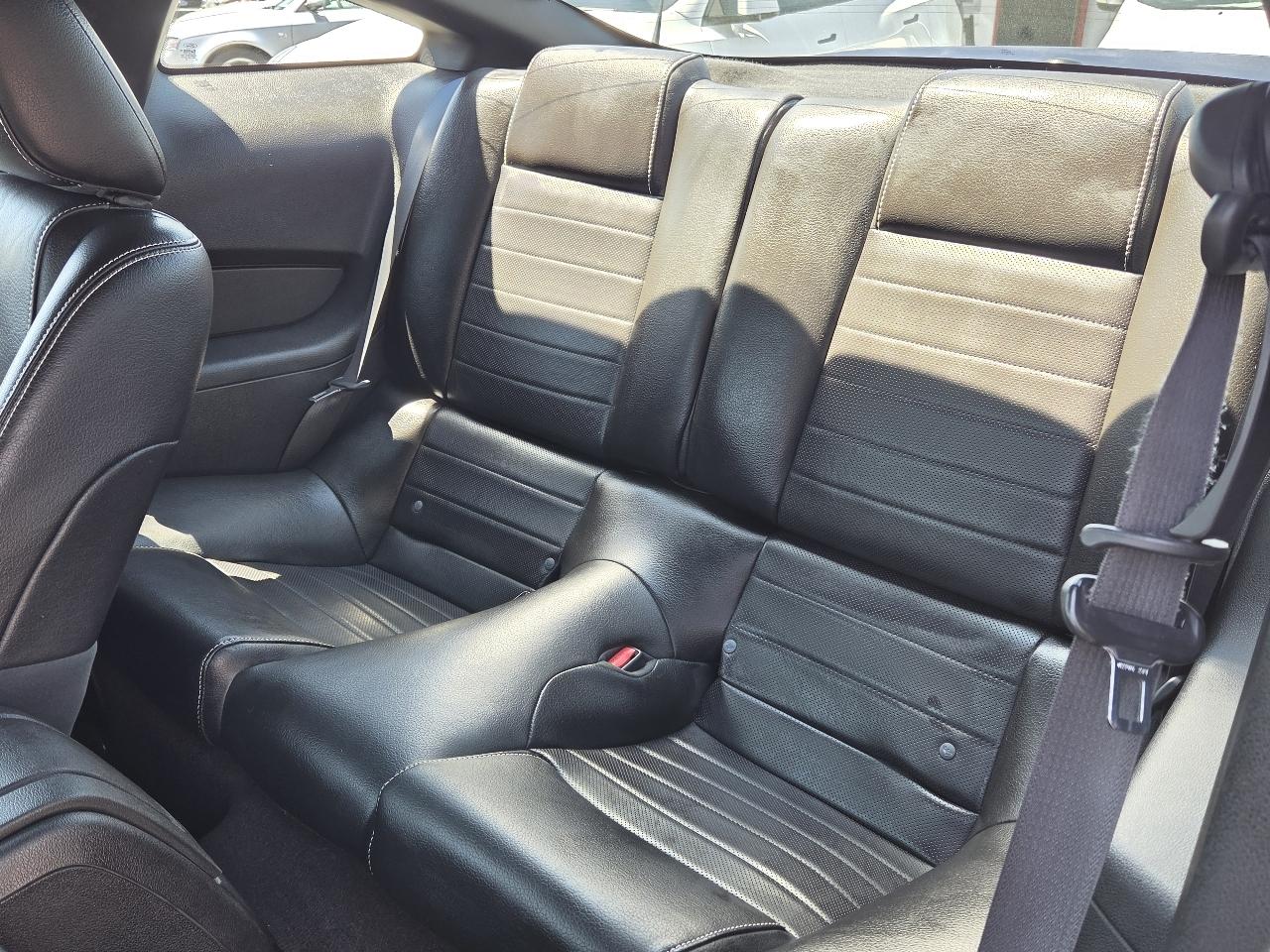 Ford Mustang  2010