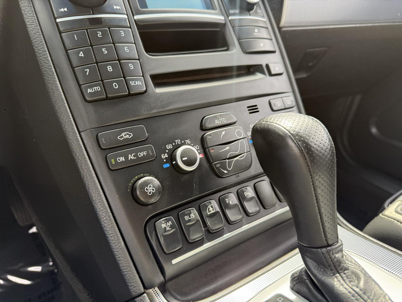 Volvo XC90  2010